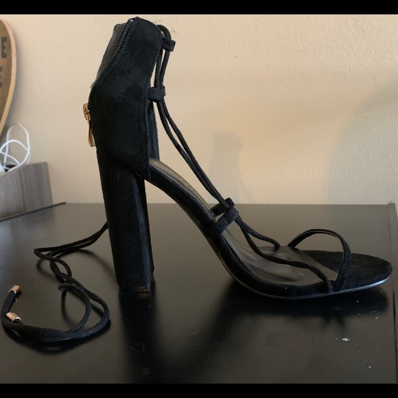 Black lace up heels - Picture 2 of 2